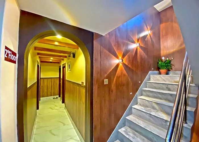 Five Season Hotel 2*