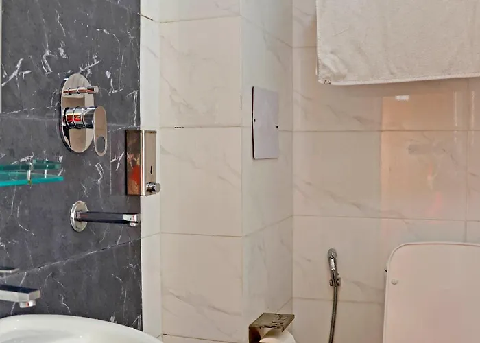 Five Season Hotel 2*
